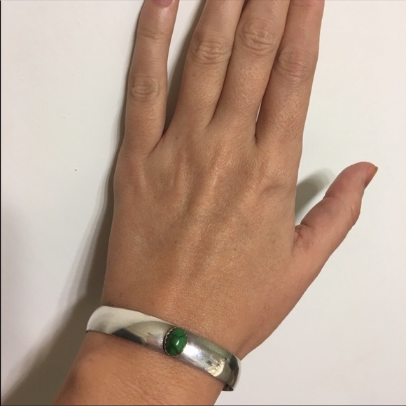 Green Turquoise and sterling silver bracelet - Picture 2 of 5